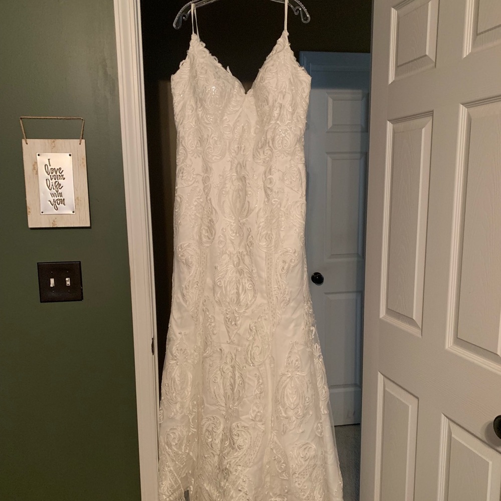 NEW Carrafina bridal gown/wedding dress